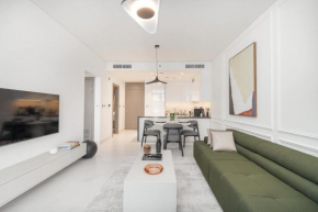 Stylish 1-Bedroom Escape for Couples & Solo Travelers in MBR
